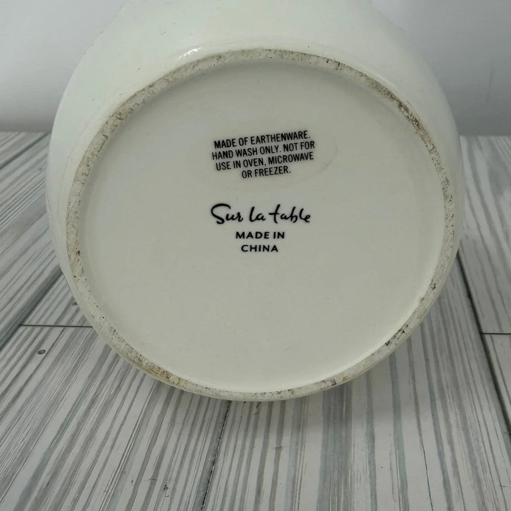 Sur La Table White Ceramic Honey Pot Jar Wooden Dipper and Lid Embossed Honey‎